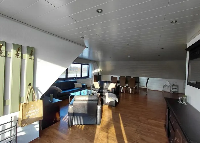 Gemuetliche Mit Blick In Wiesen *